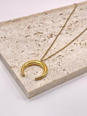 18k gold plated crescent moon necklace